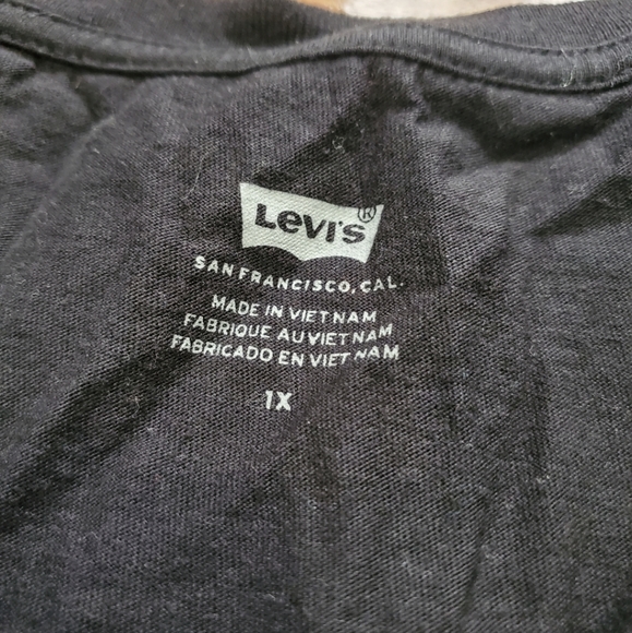 🌻 Levi's (NWOT) Black Top - Picture 3 of 3